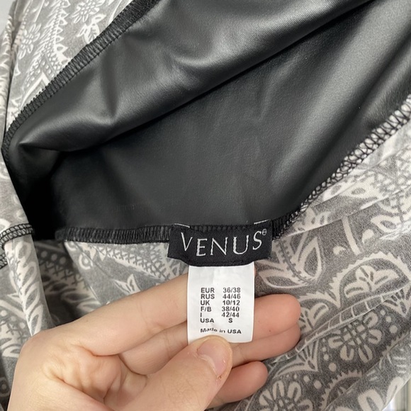 Venus small, long slitted skirt. - Picture 4 of 6